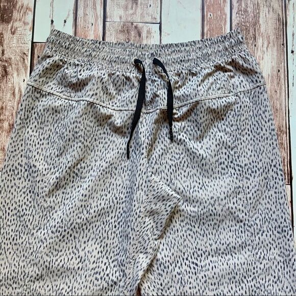Lululemon Step Lively Crop Pant size 4 - Picture 4 of 12